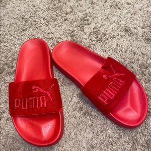 VELVET RED PUMA SLIDES